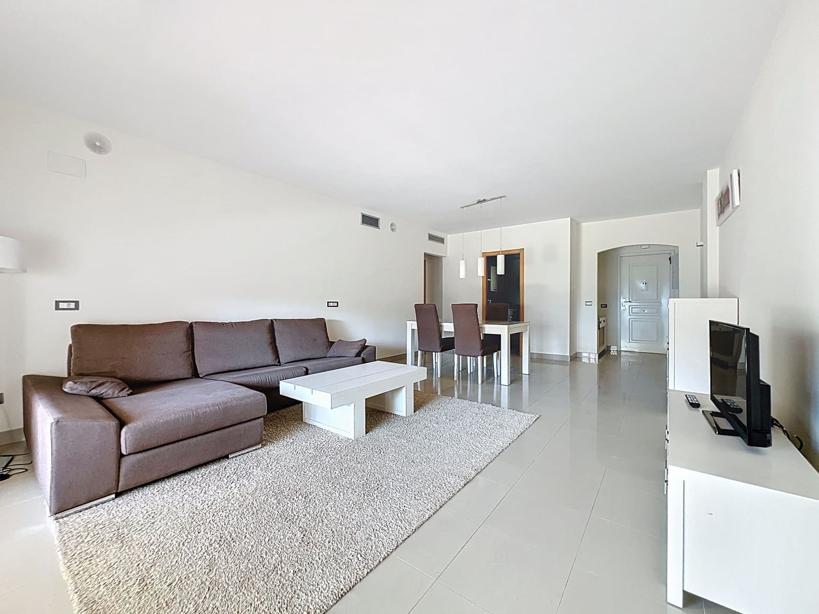Apartamento de 2 habitaciones en Estepona en venta con piscina garaje - 399.000 € (Ref: 9780507)
