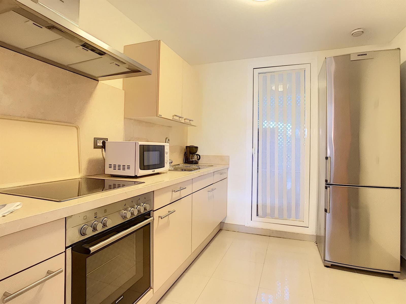 Apartamento de 2 habitaciones en Estepona en venta con piscina garaje - 399.000 € (Ref: 9780507)