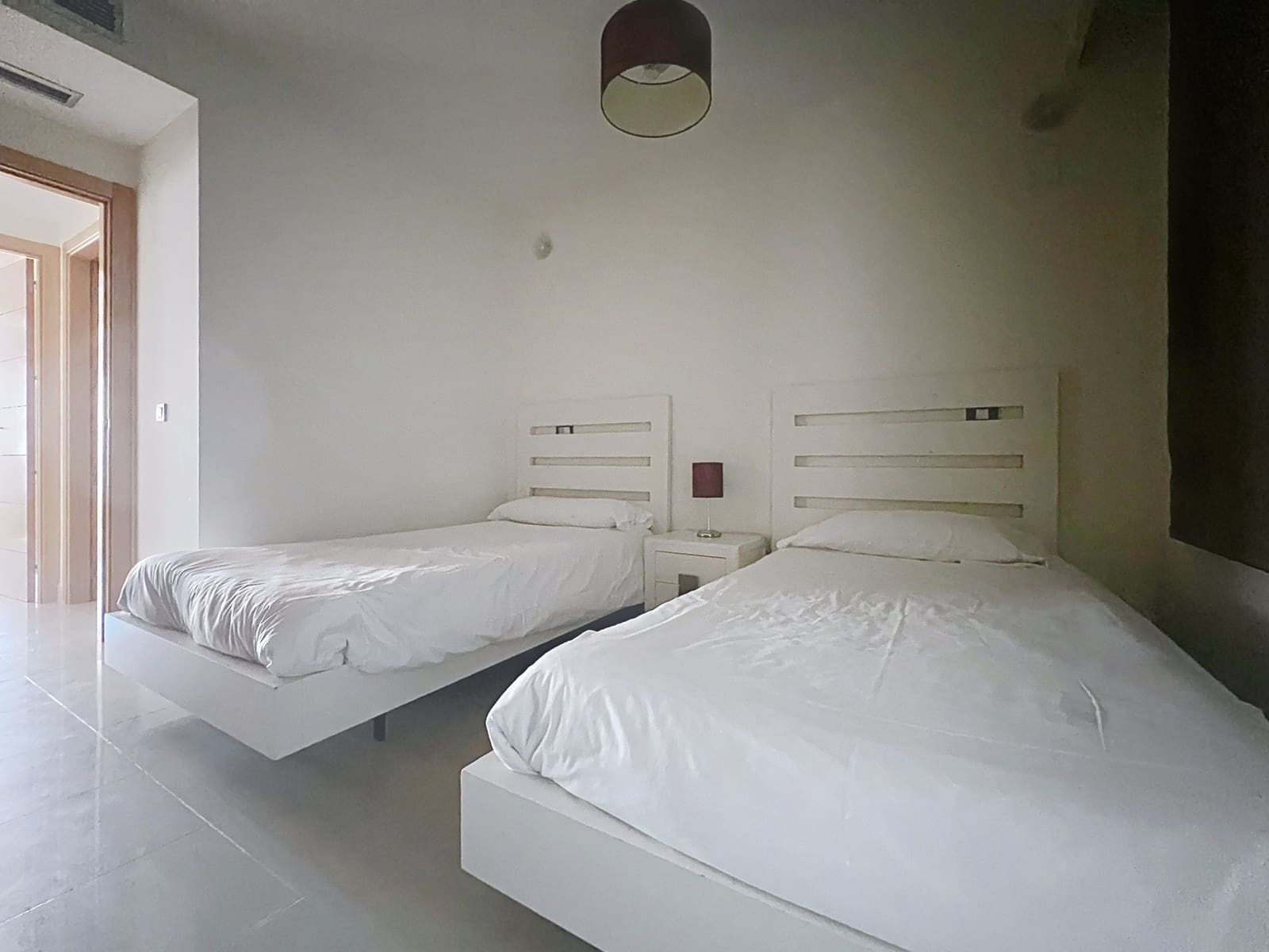 Apartamento de 2 habitaciones en Estepona en venta con piscina garaje - 399.000 € (Ref: 9780507)