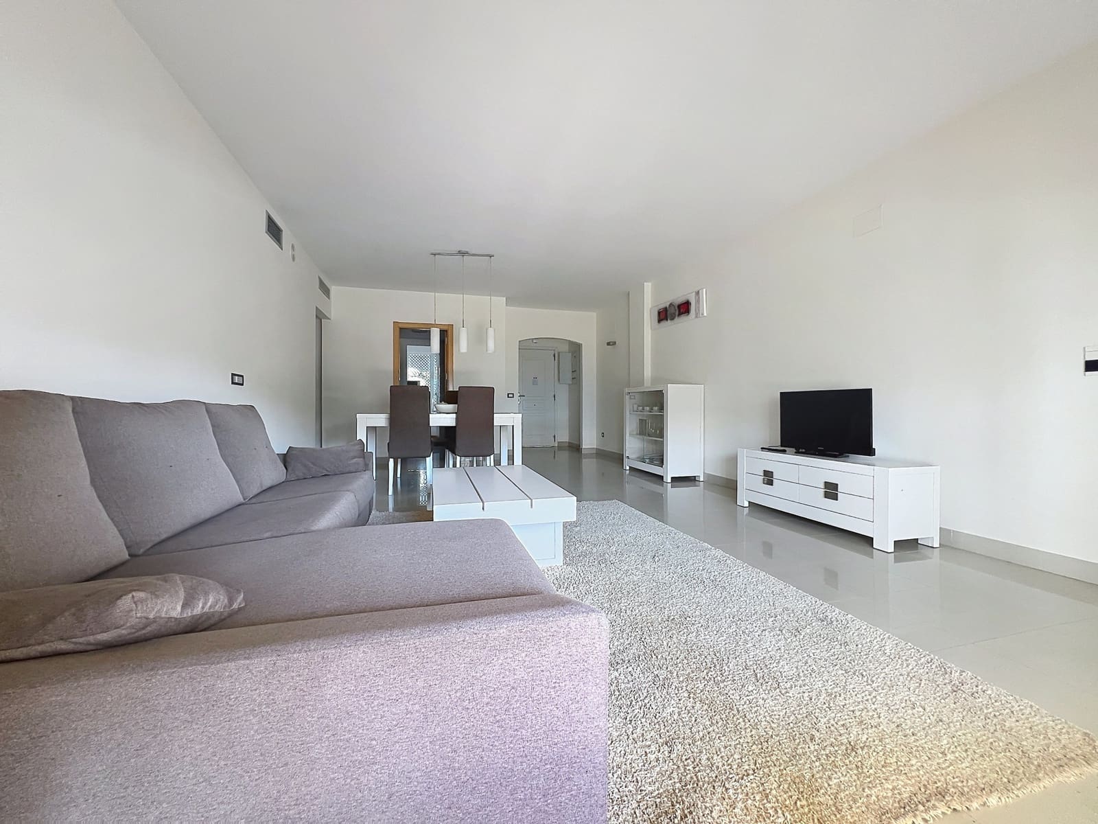 Apartamento de 2 habitaciones en Estepona en venta con piscina garaje - 399.000 € (Ref: 9780507)