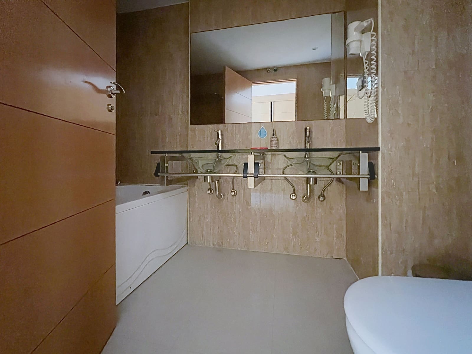 Apartamento de 2 habitaciones en Estepona en venta con piscina garaje - 399.000 € (Ref: 9780507)