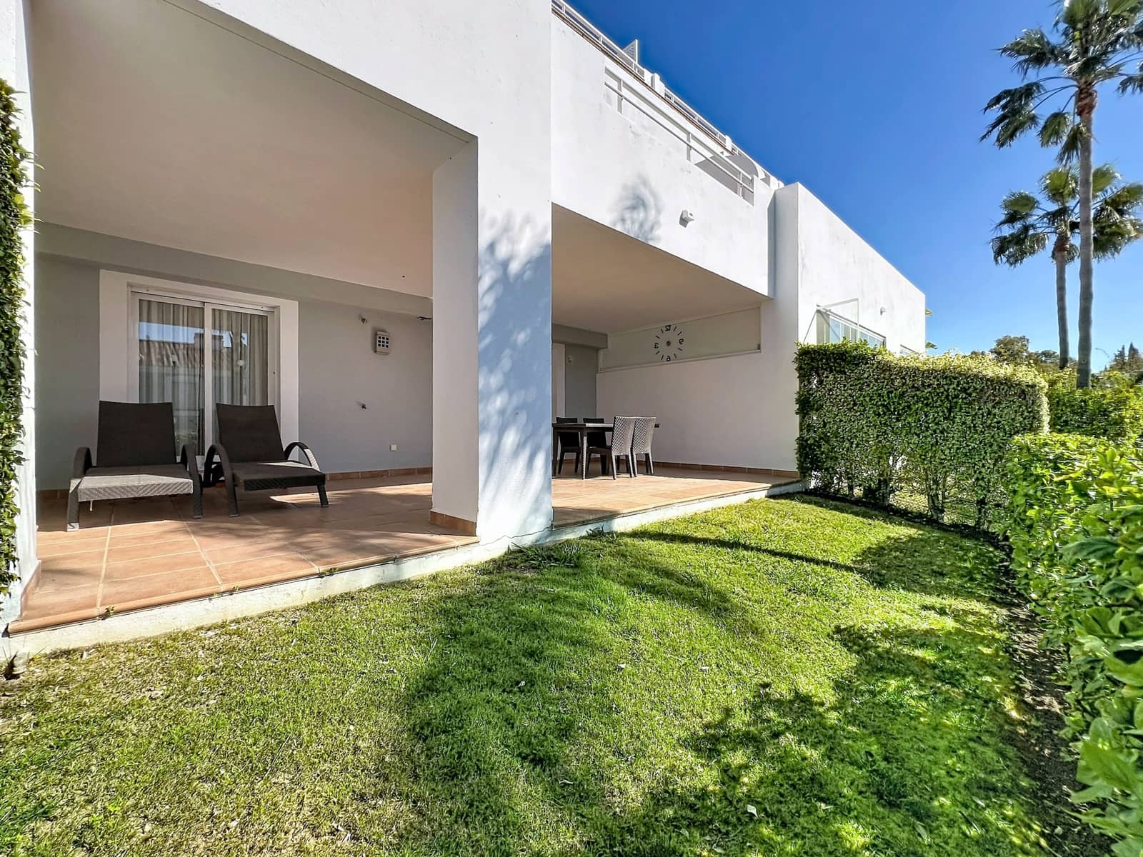 2 soverom Leilighet til salgs i Estepona med svømmebasseng garasje - € 399 000 (Ref: 9780507)