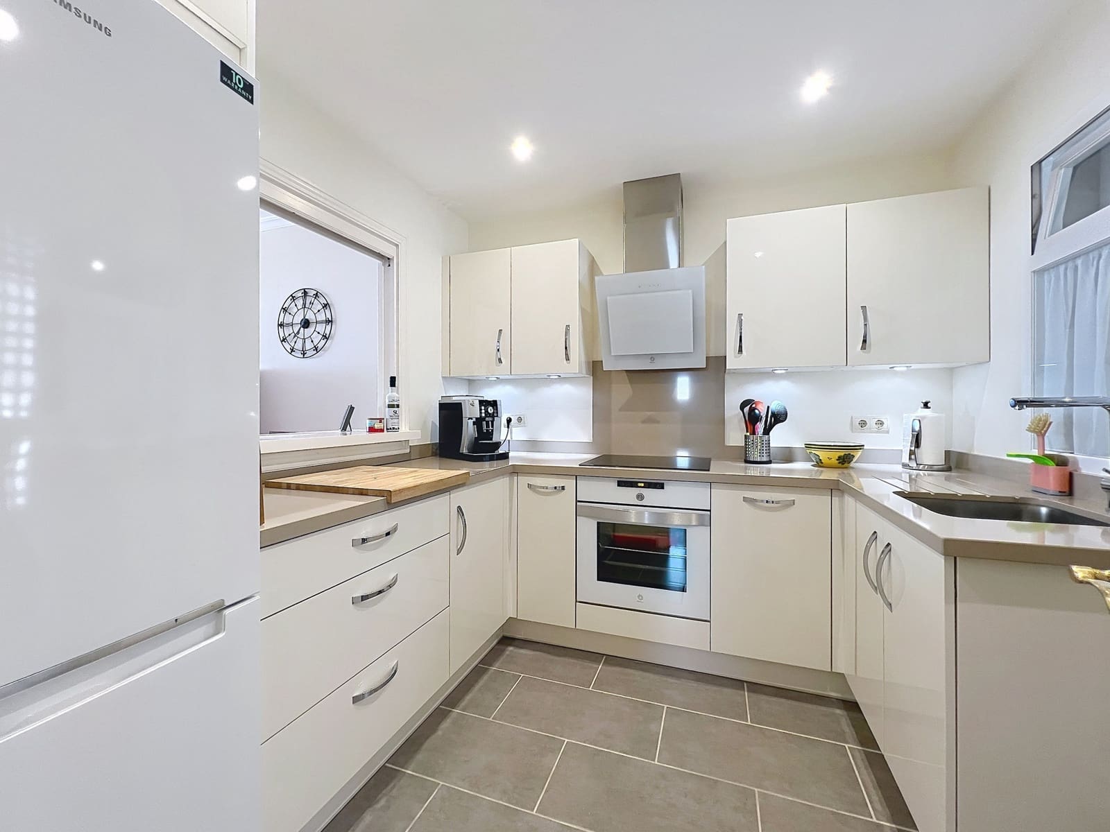 2 makuuhuone Huoneisto myytävänä paikassa Manilva mukana 
autotalli - 285 000 € (Ref: 9804268)