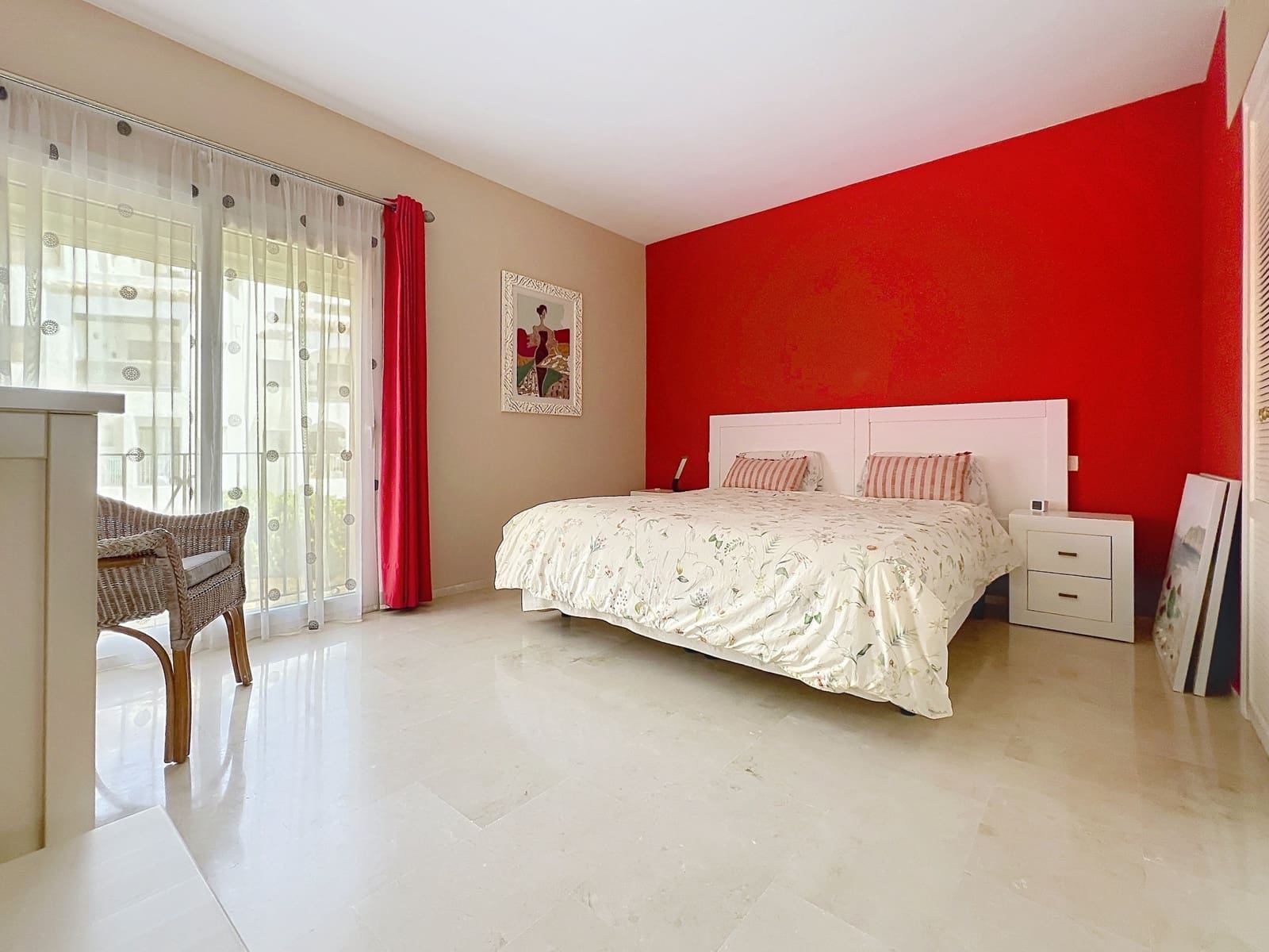 2 bedroom Apartment for sale in La Duquesa / Puerto de la Duquesa with garage - € 285,000 (Ref: 9804268)