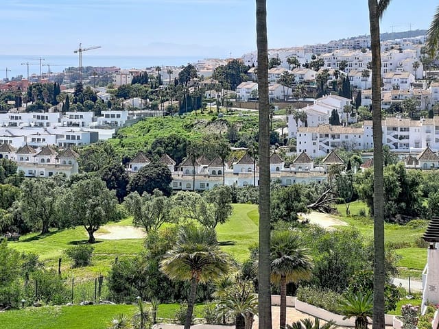 2 slaapkamer Appartement te koop in La Duquesa / Puerto de la Duquesa, Manilva met garage - € 285.000 (Ref: 9804268)