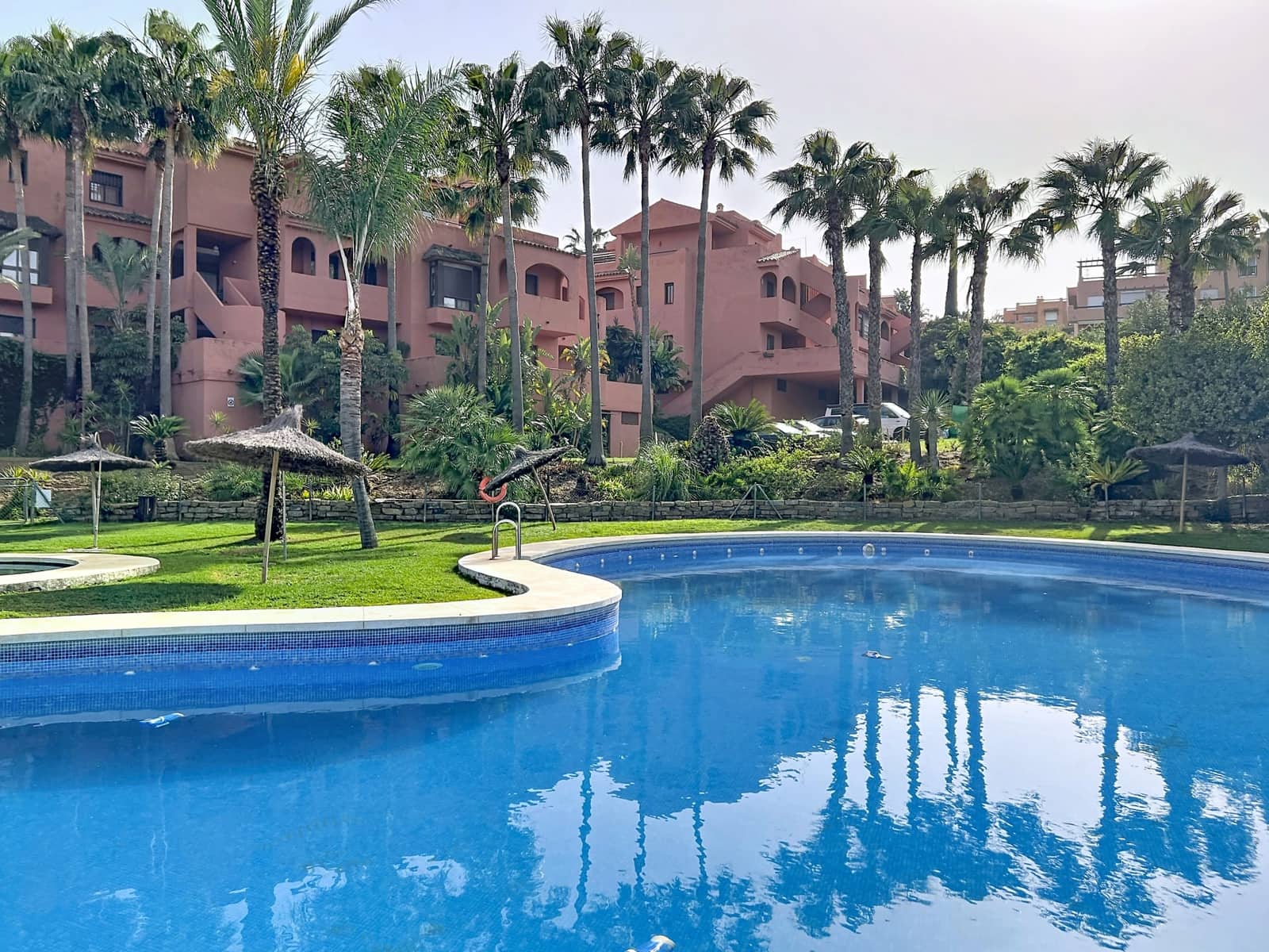 2 sypialnia Apartament na sprzedaż w Casares z basenem garażem - 359 000 € (Ref: 9804270)