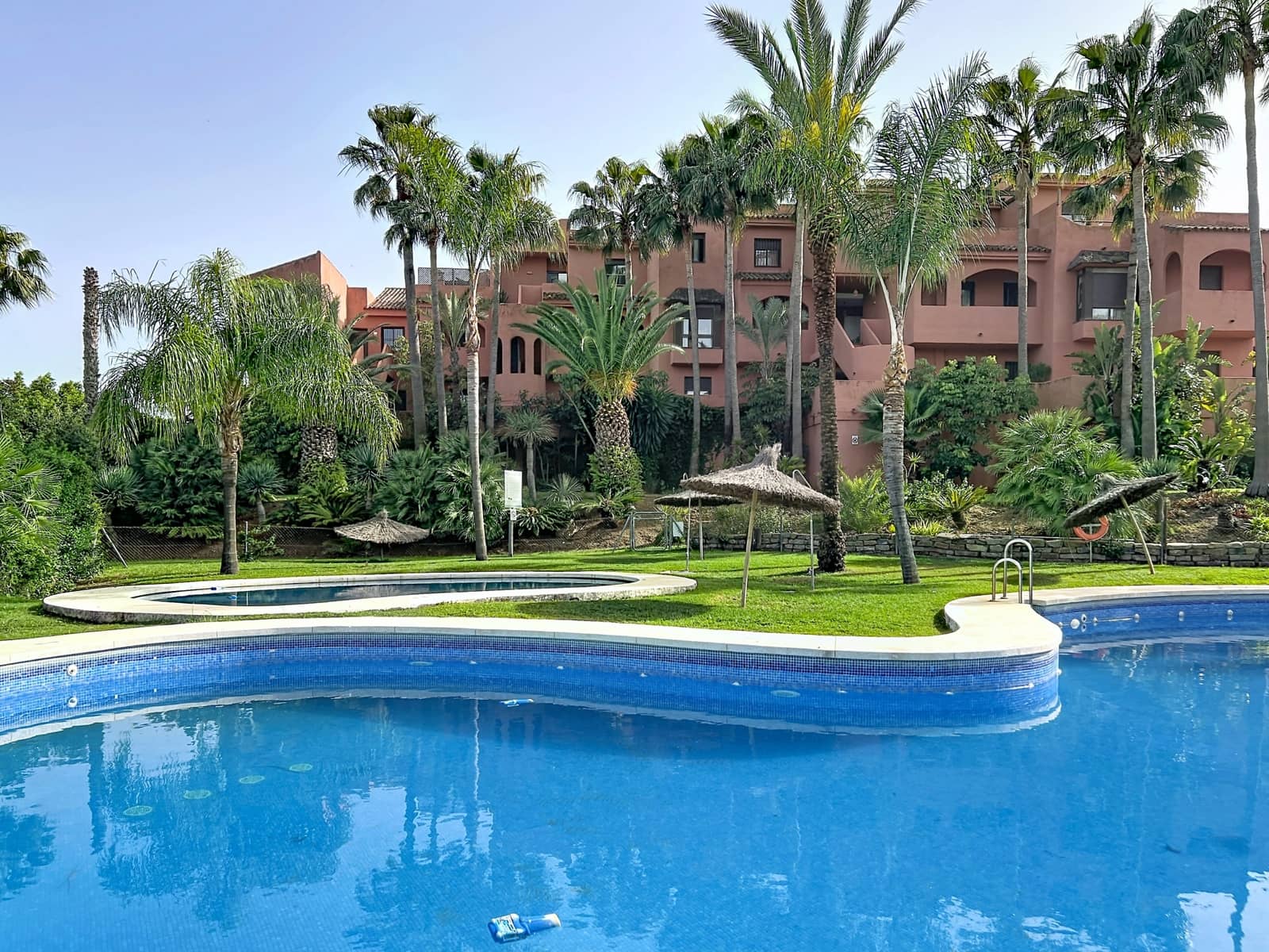 2 sypialnia Apartament na sprzedaż w Casares z basenem garażem - 359 000 € (Ref: 9804270)