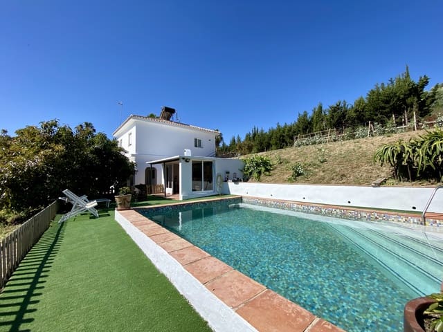 3 quarto Quinta/Casa Rural para venda em El Padrón, Estepona com piscina garagem - 750 000 € (Ref: 9861709)