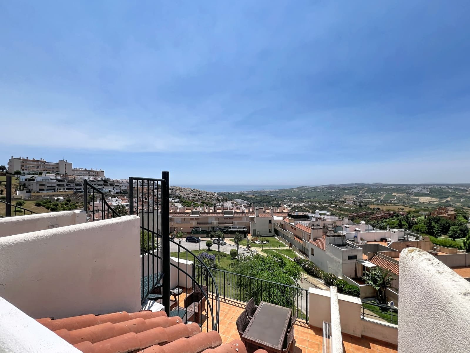 2 bedroom Penthouse for sale in Casares with pool garage - € 265,000 (Ref: 9899274)