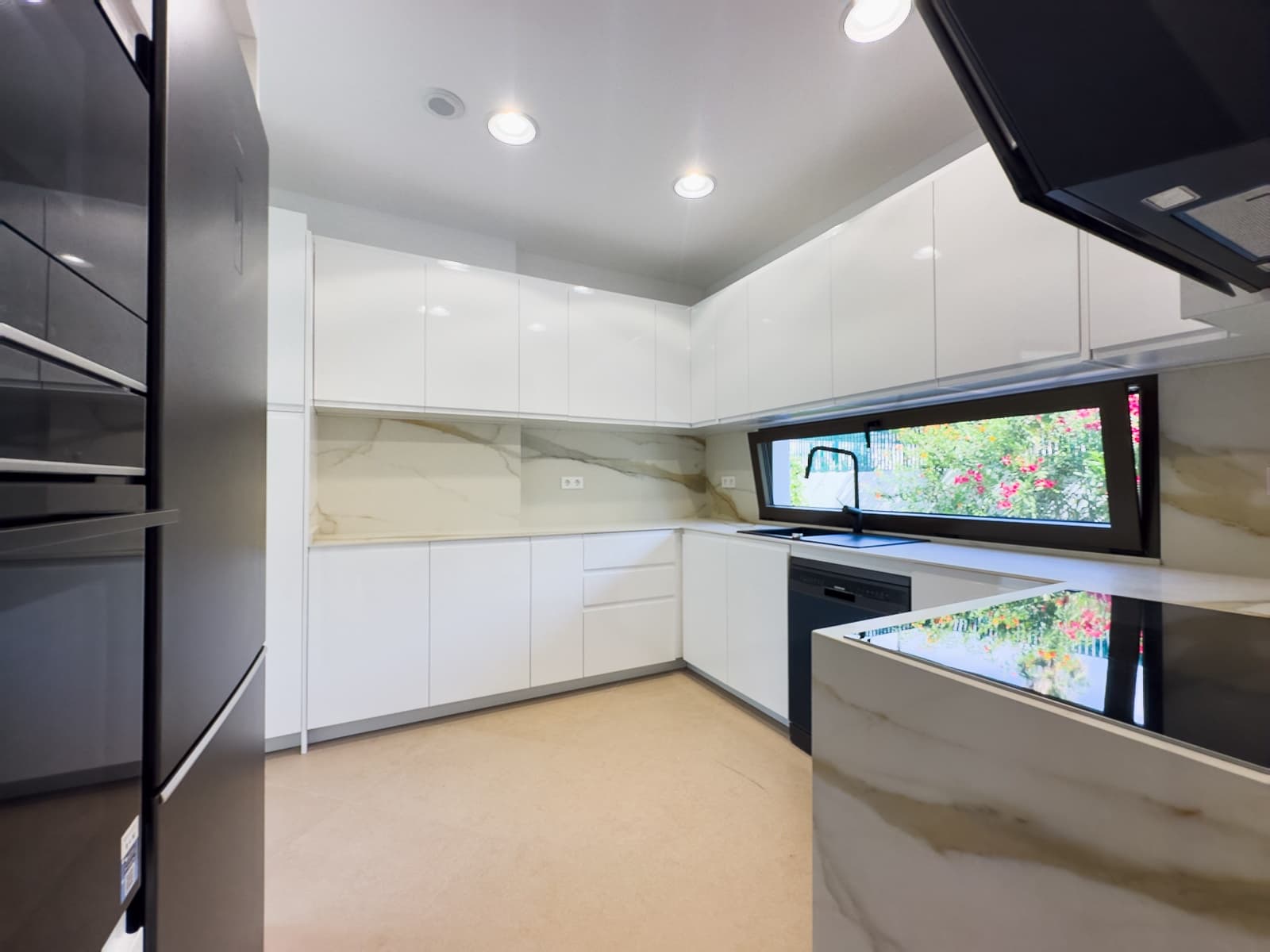 Chalet de 4 habitaciones en Estepona en venta con piscina garaje - 2.200.000 € (Ref: 9911003)