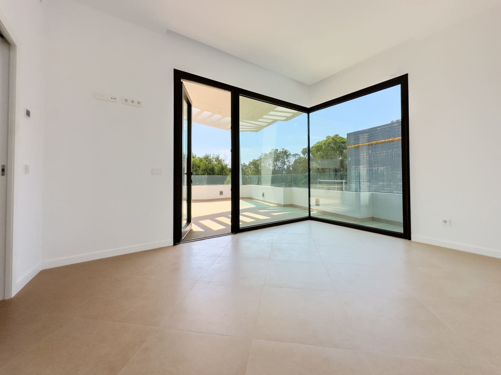 Chalet de 4 habitaciones en Estepona en venta con piscina garaje - 2.200.000 € (Ref: 9911003)