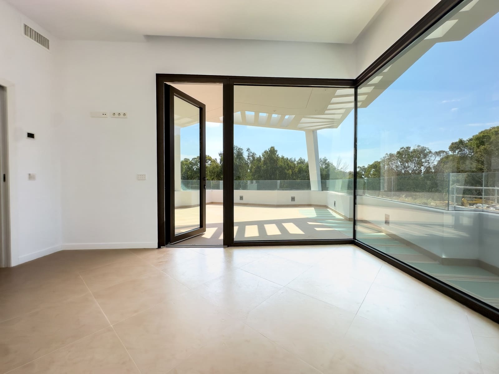 Chalet de 4 habitaciones en Estepona en venta con piscina garaje - 2.200.000 € (Ref: 9911003)