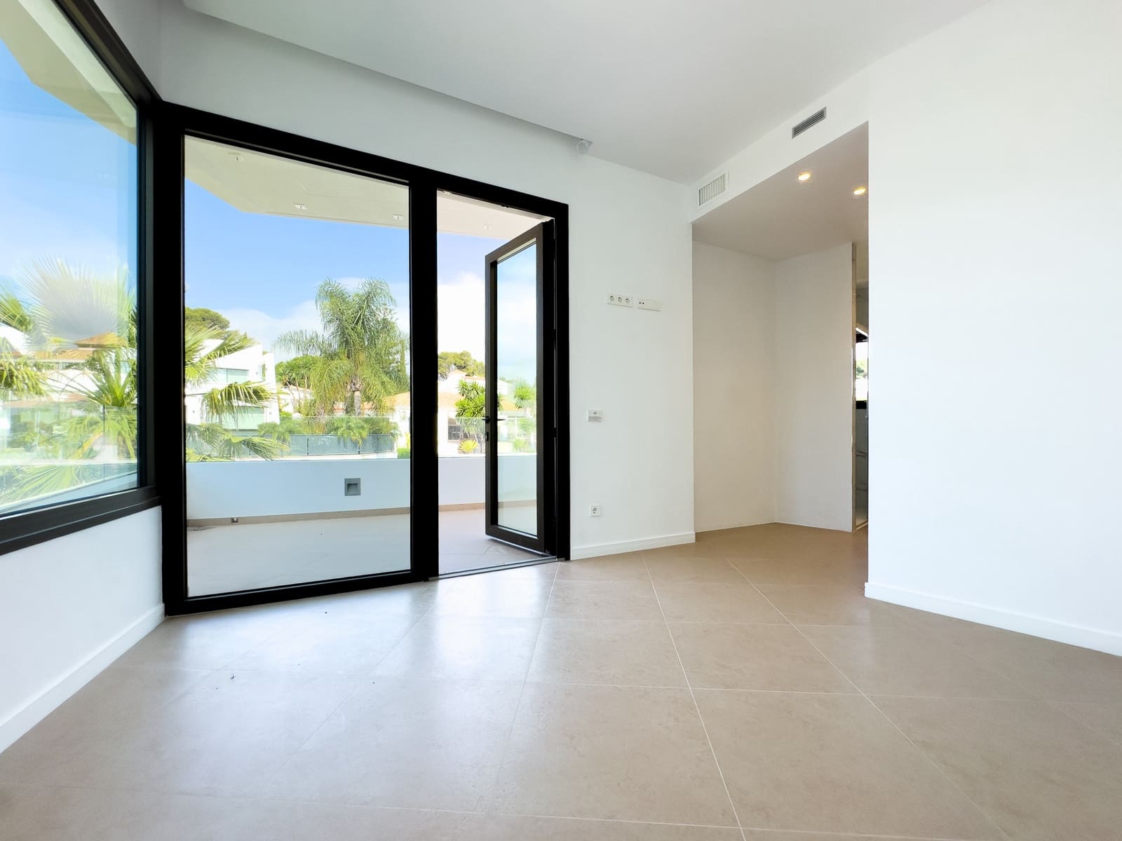 Chalet de 4 habitaciones en Estepona en venta con piscina garaje - 2.200.000 € (Ref: 9911003)