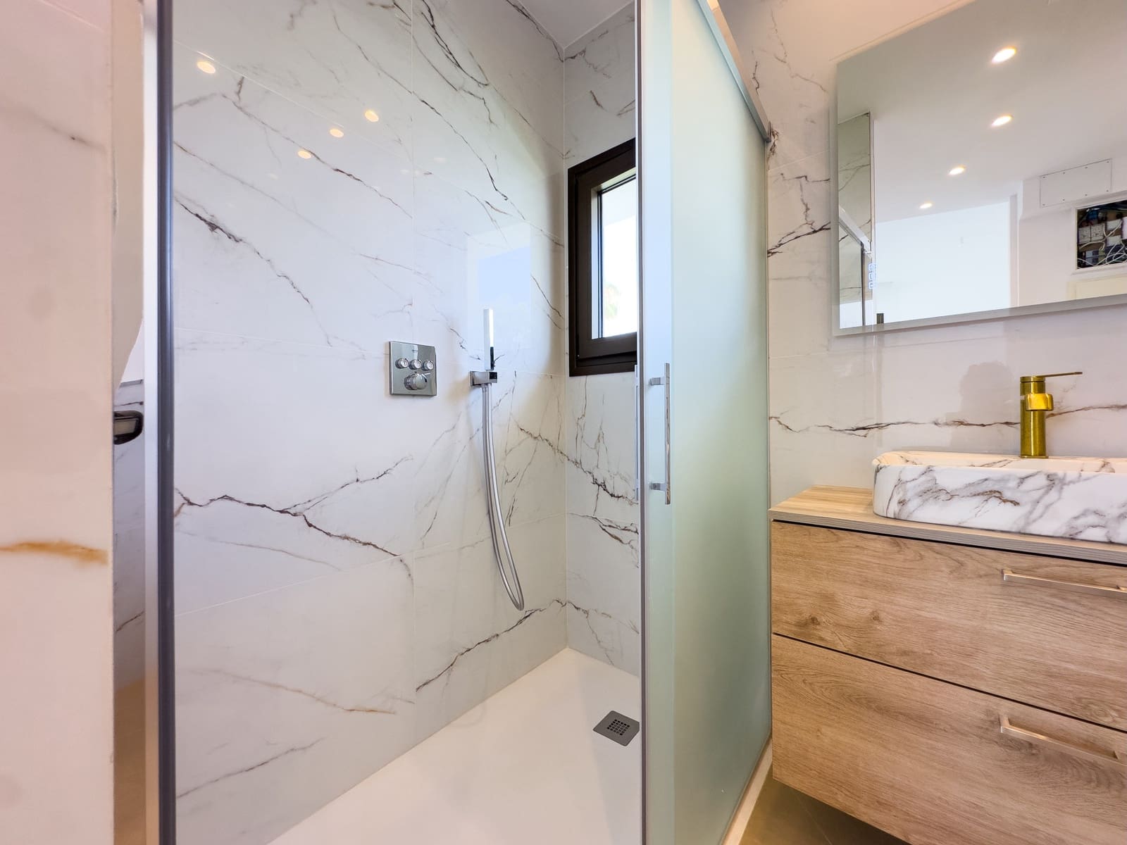 Chalet de 4 habitaciones en Estepona en venta con piscina garaje - 2.200.000 € (Ref: 9911003)