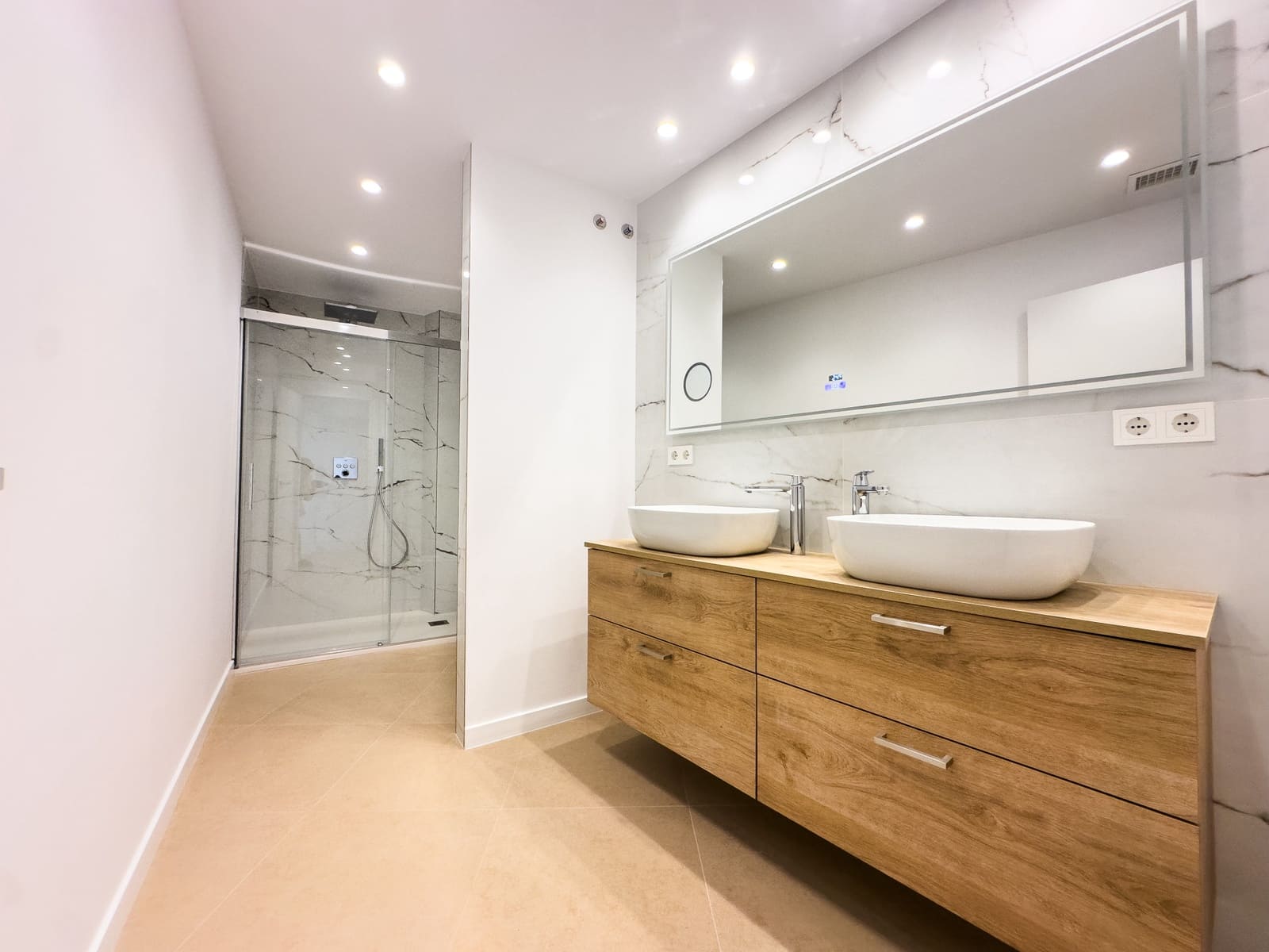 Chalet de 4 habitaciones en Estepona en venta con piscina garaje - 2.200.000 € (Ref: 9911003)