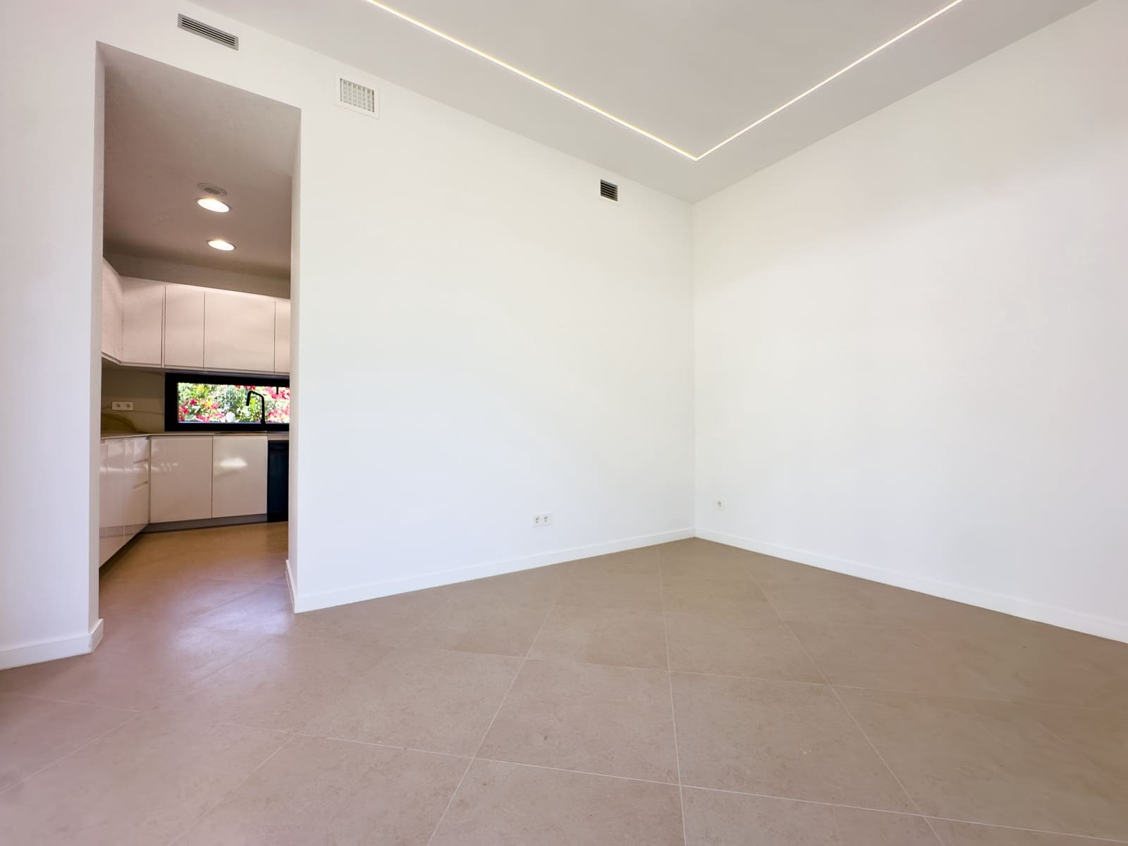 Chalet de 4 habitaciones en Estepona en venta con piscina garaje - 2.200.000 € (Ref: 9911003)