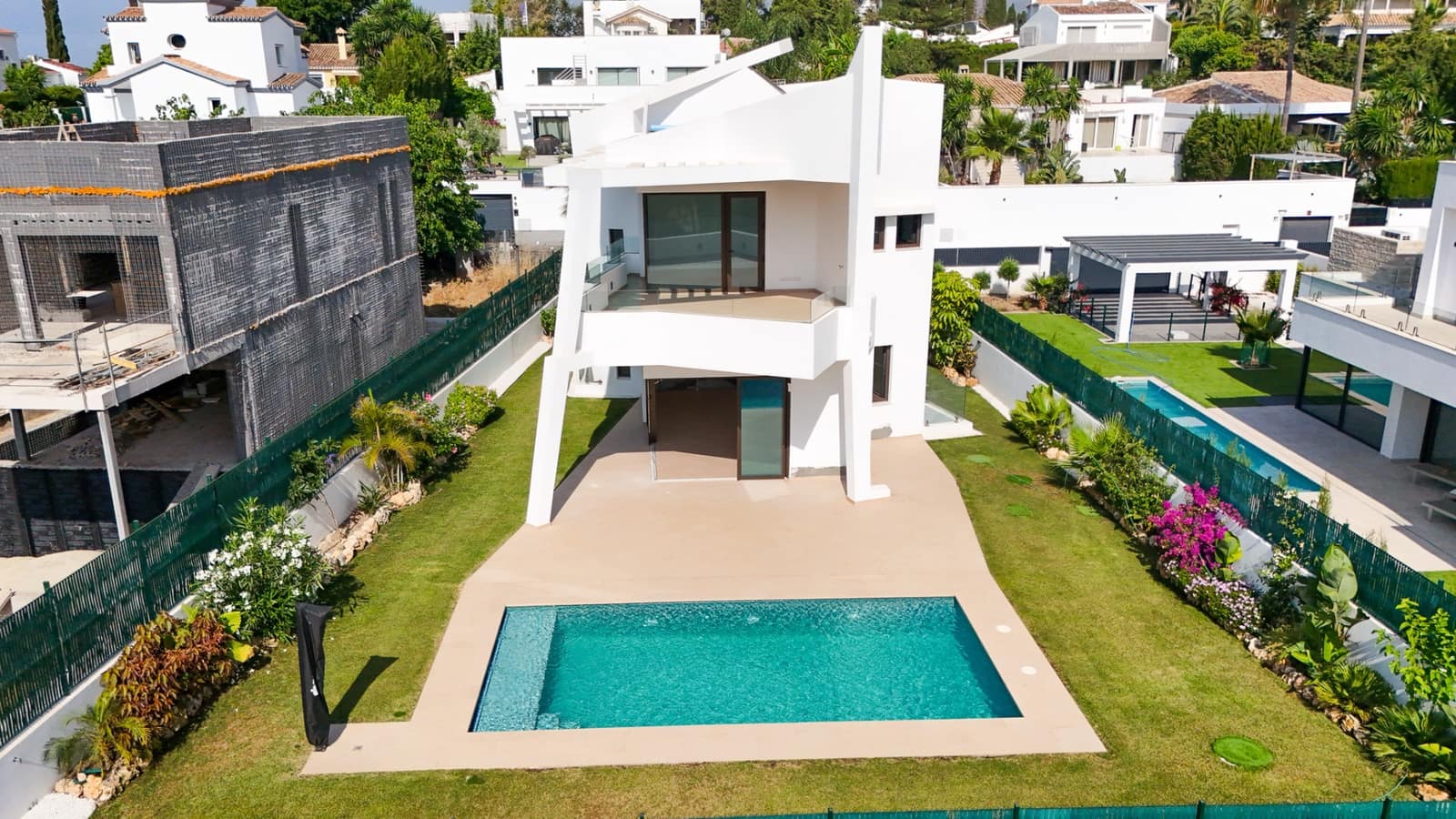 Chalet de 4 habitaciones en Estepona en venta con piscina garaje - 2.200.000 € (Ref: 9911003)