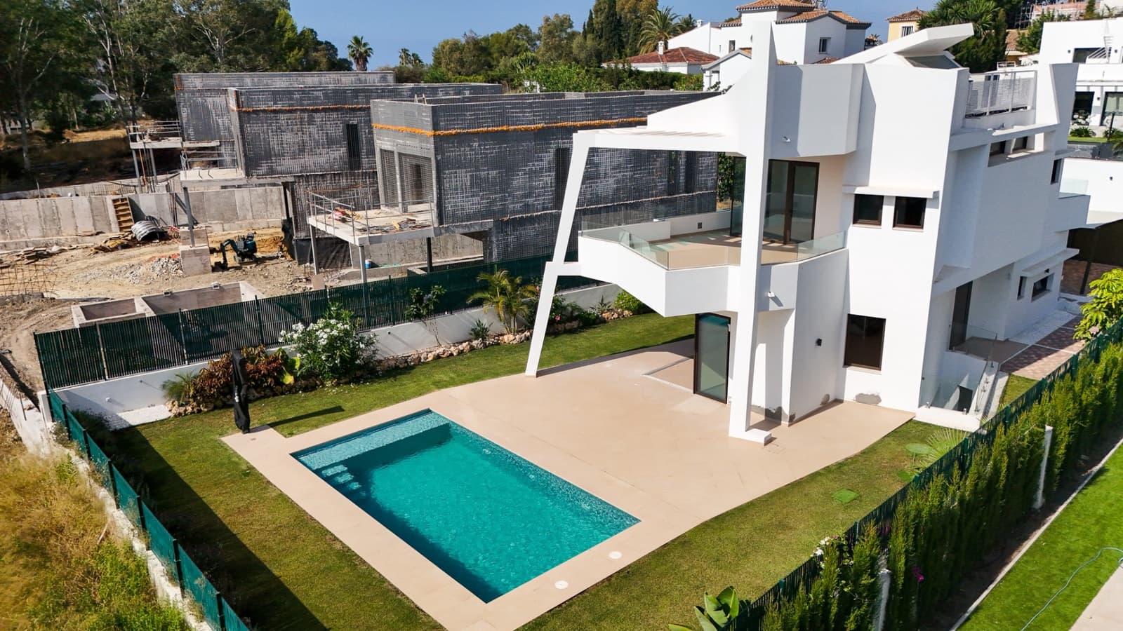 Chalet de 4 habitaciones en Estepona en venta con piscina garaje - 2.200.000 € (Ref: 9911003)