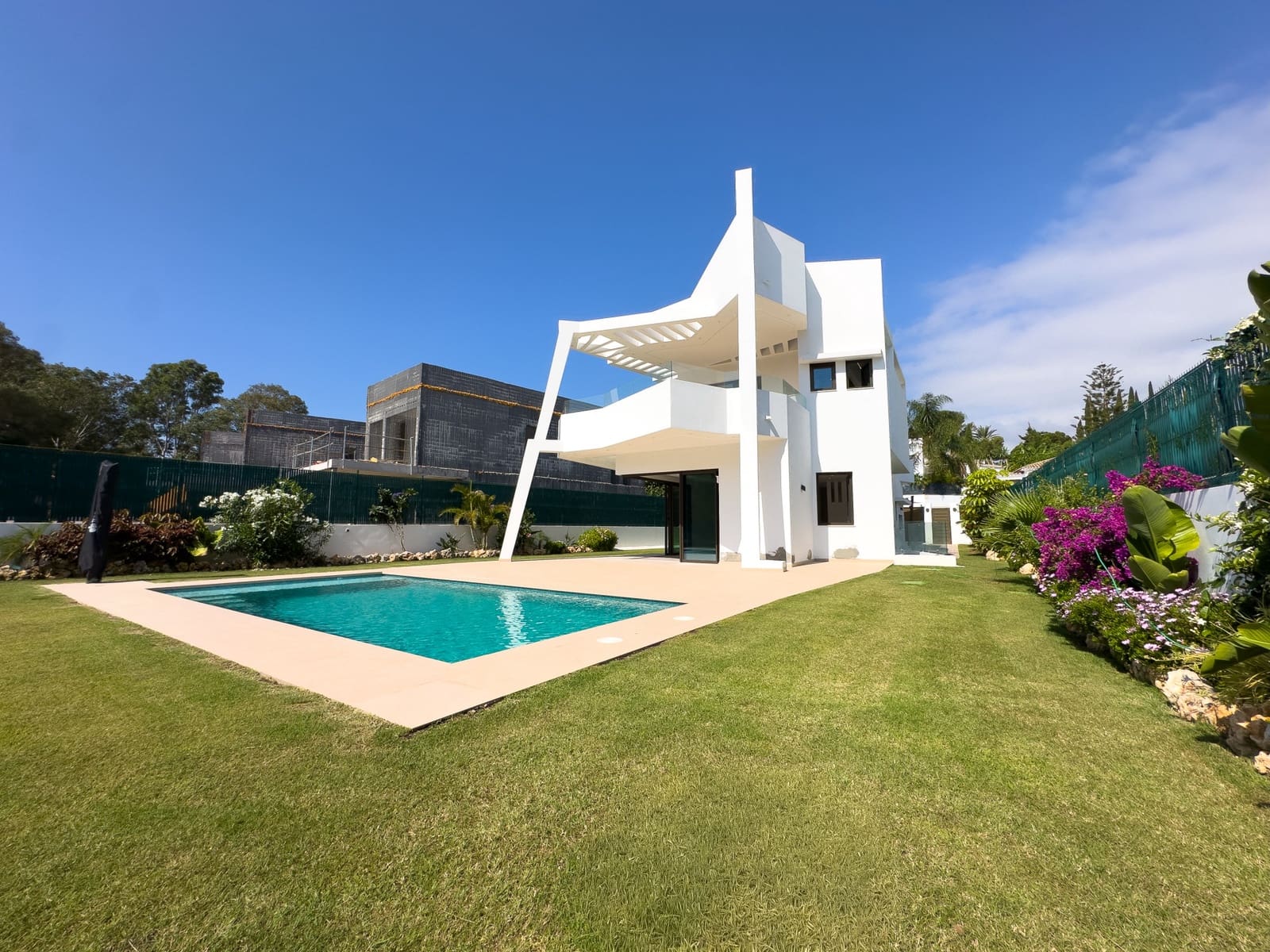 Chalet de 4 habitaciones en Estepona en venta con piscina garaje - 2.200.000 € (Ref: 9911003)