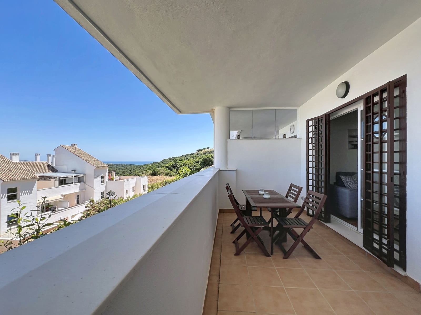 2 slaapkamer Appartement te koop in La Alcaidesa met zwembad garage - € 329.000 (Ref: 9915471)