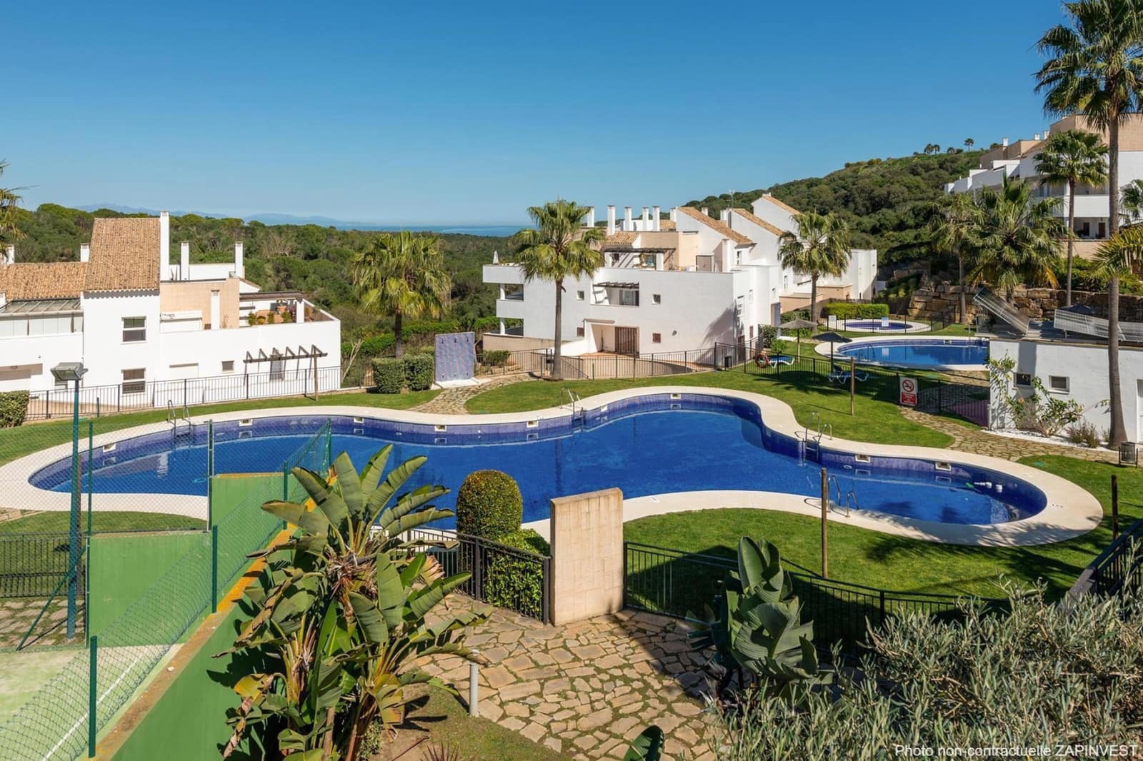 2 slaapkamer Appartement te koop in La Alcaidesa met zwembad garage - € 329.000 (Ref: 9915471)