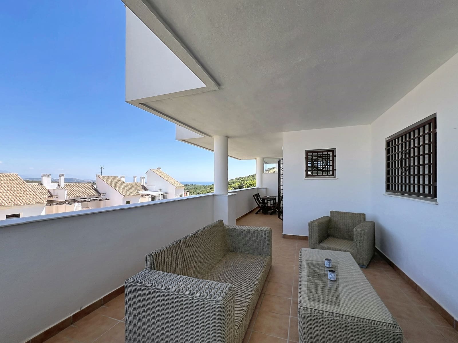 2 slaapkamer Appartement te koop in La Alcaidesa met zwembad garage - € 329.000 (Ref: 9915471)