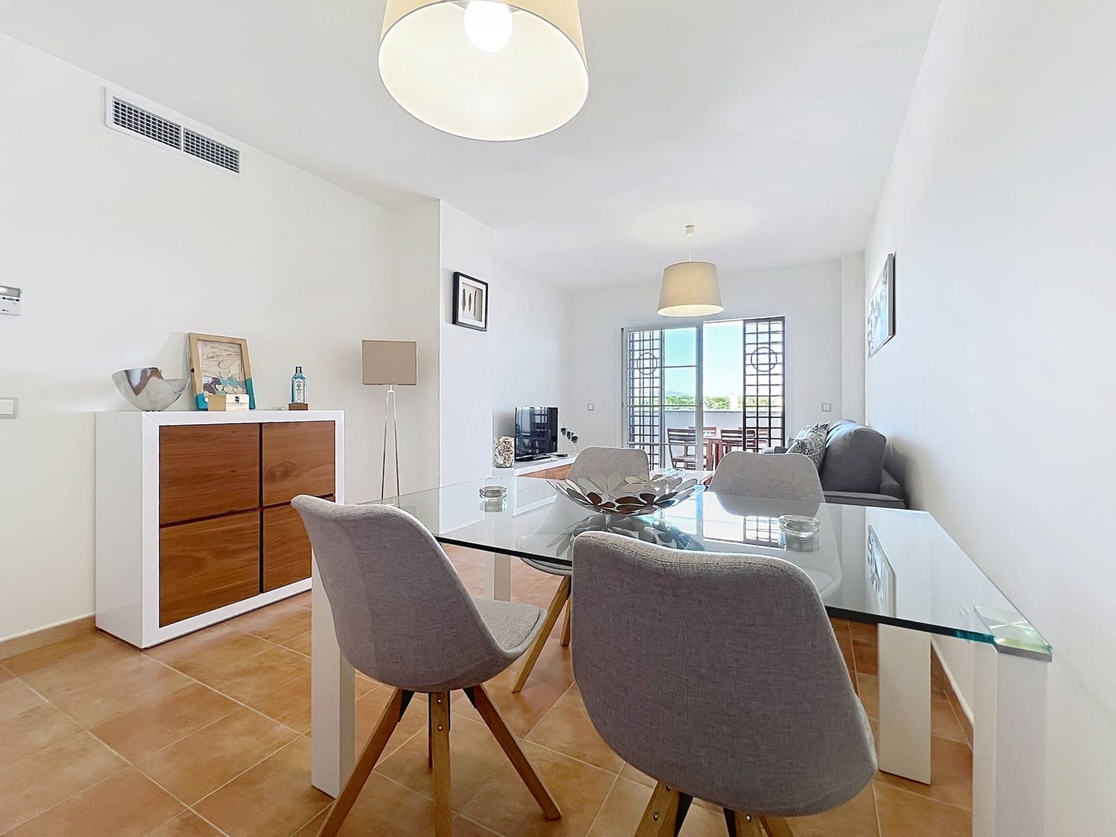 2 slaapkamer Appartement te koop in La Alcaidesa met zwembad garage - € 329.000 (Ref: 9915471)