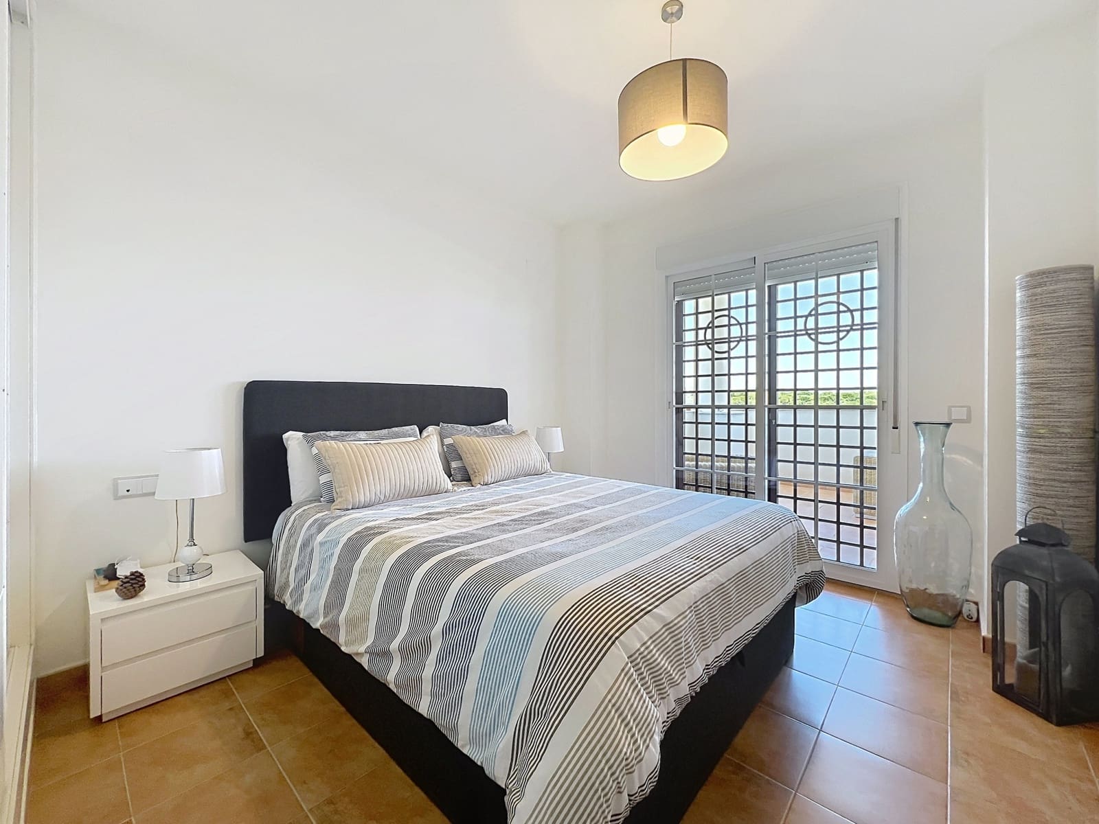 2 slaapkamer Appartement te koop in La Alcaidesa met zwembad garage - € 329.000 (Ref: 9915471)