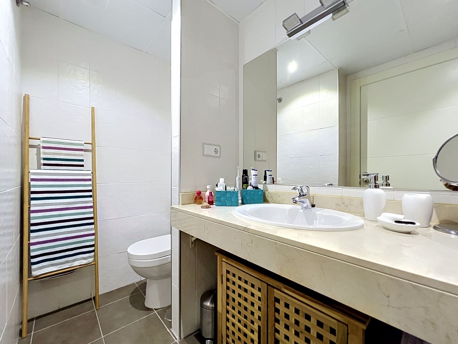2 slaapkamer Appartement te koop in La Alcaidesa met zwembad garage - € 329.000 (Ref: 9915471)