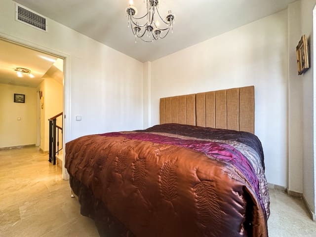 3 camera da letto Casa in vendita in La Duquesa / Puerto de la Duquesa, Manilva con garage - 375.000 € (Rif: 9915472)