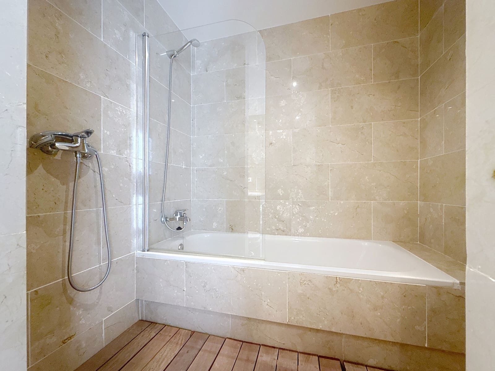 2 quarto Penthouse para venda em Manilva com piscina garagem - 305 000 € (Ref: 9924593)