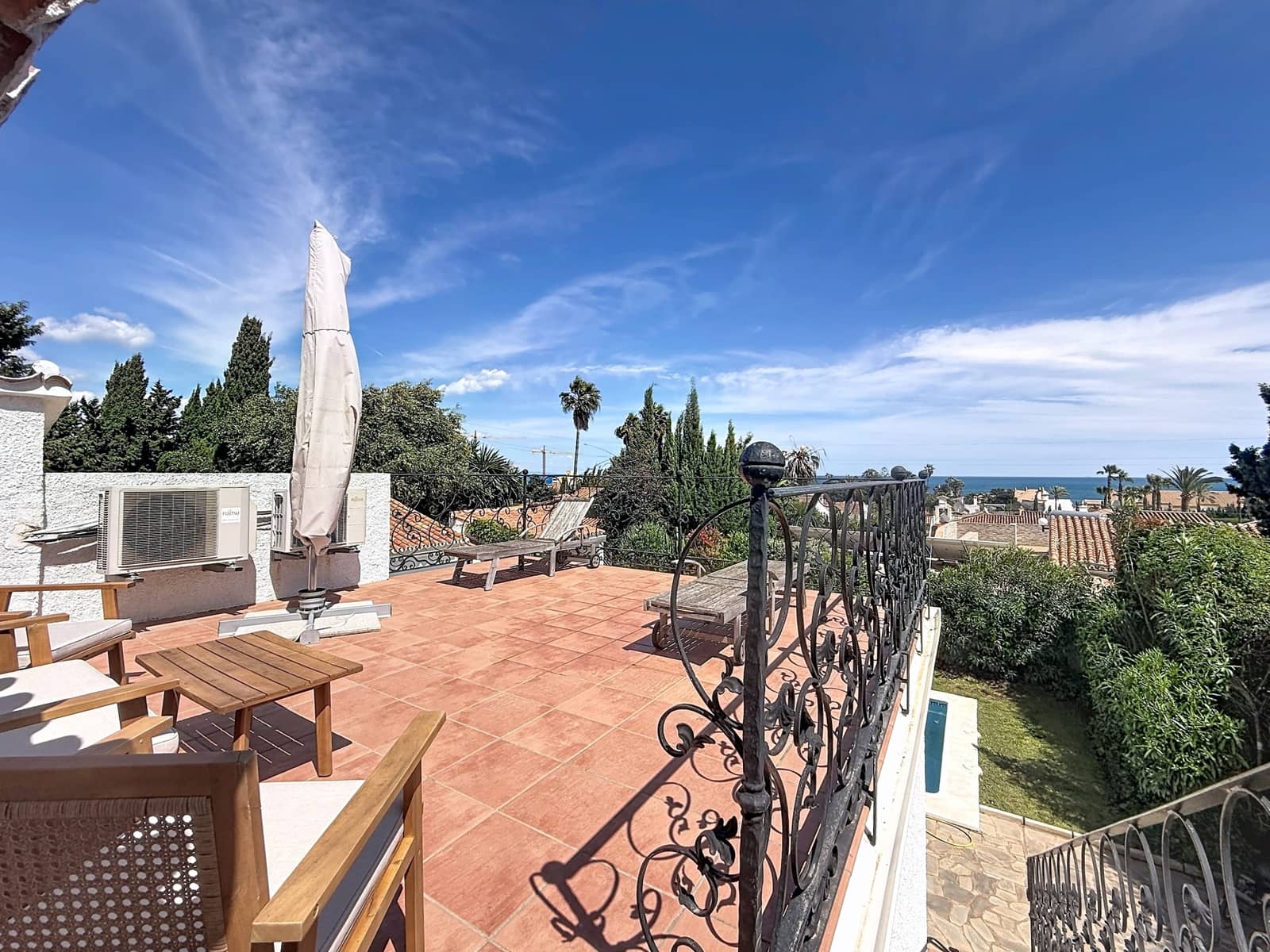 3 bedroom Villa for sale in Manilva with pool garage - € 599,000 (Ref: 9945684)