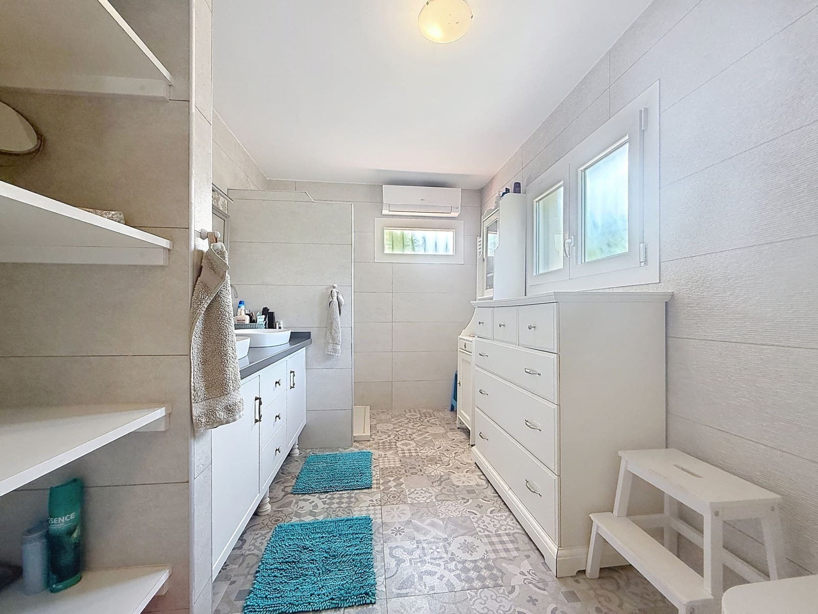 3 bedroom Villa for sale in Manilva with pool garage - € 599,000 (Ref: 9945684)