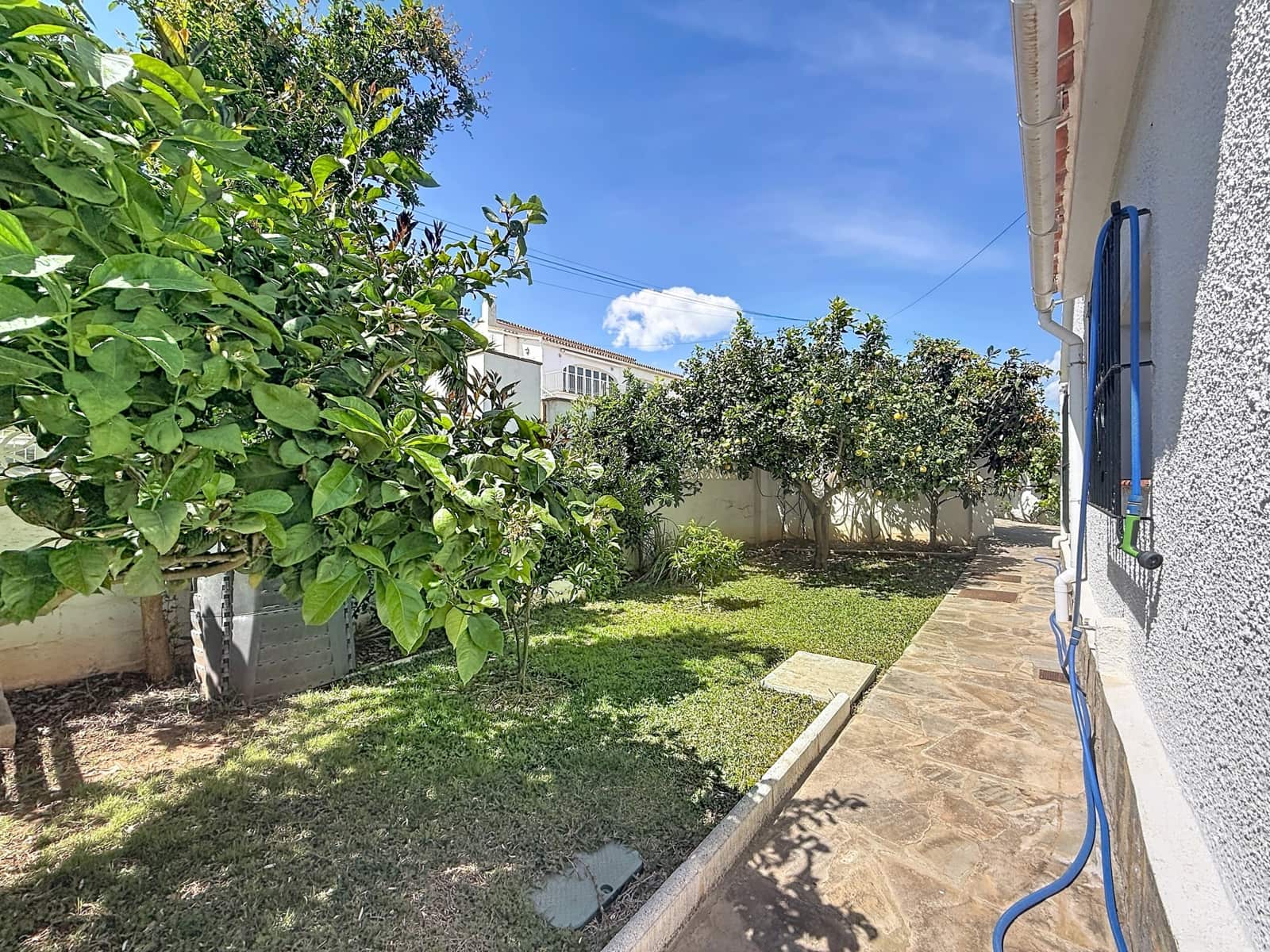3 bedroom Villa for sale in Manilva with pool garage - € 599,000 (Ref: 9945684)