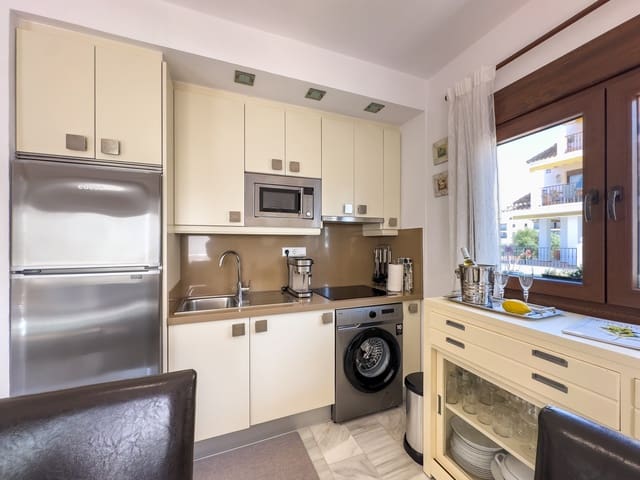 Apartamento de 2 habitaciones en La Duquesa / Puerto de la Duquesa, Manilva en venta con garaje - 335.000 € (Ref: 9954208)
