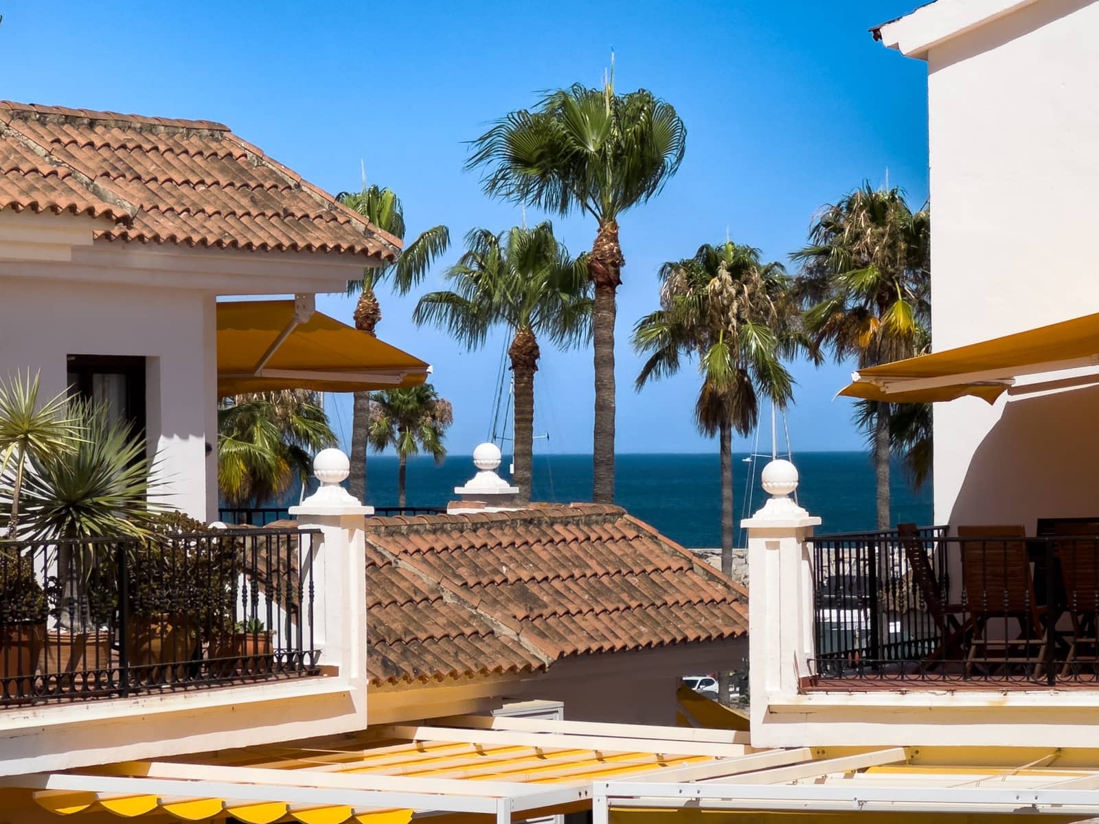 2 sypialnia Apartament na sprzedaż w La Duquesa / Puerto de la Duquesa z garażem - 335 000 € (Ref: 9954208)