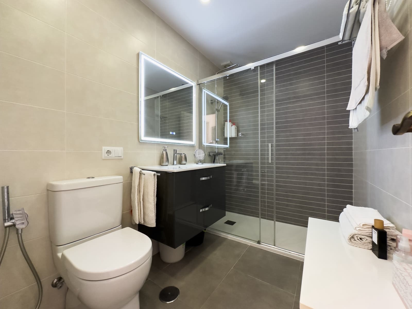 2 sypialnia Apartament na sprzedaż w La Duquesa / Puerto de la Duquesa z garażem - 335 000 € (Ref: 9954208)