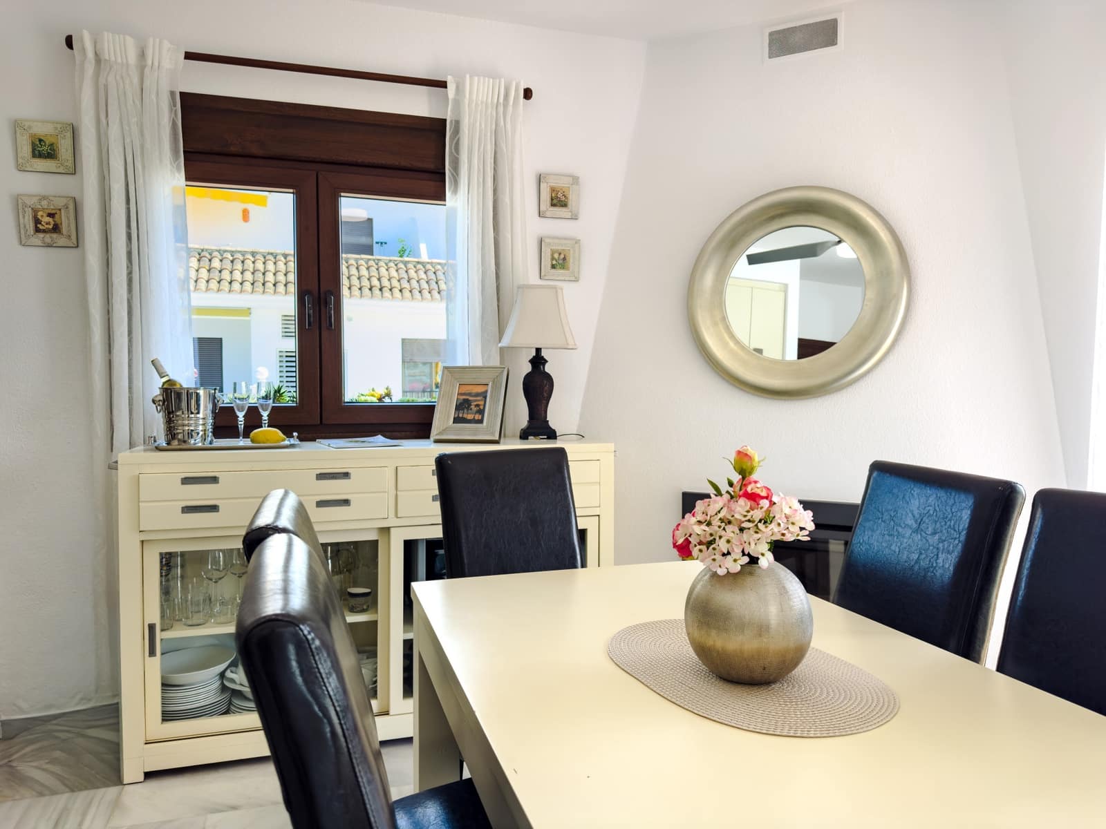 2 sypialnia Apartament na sprzedaż w La Duquesa / Puerto de la Duquesa z garażem - 335 000 € (Ref: 9954208)