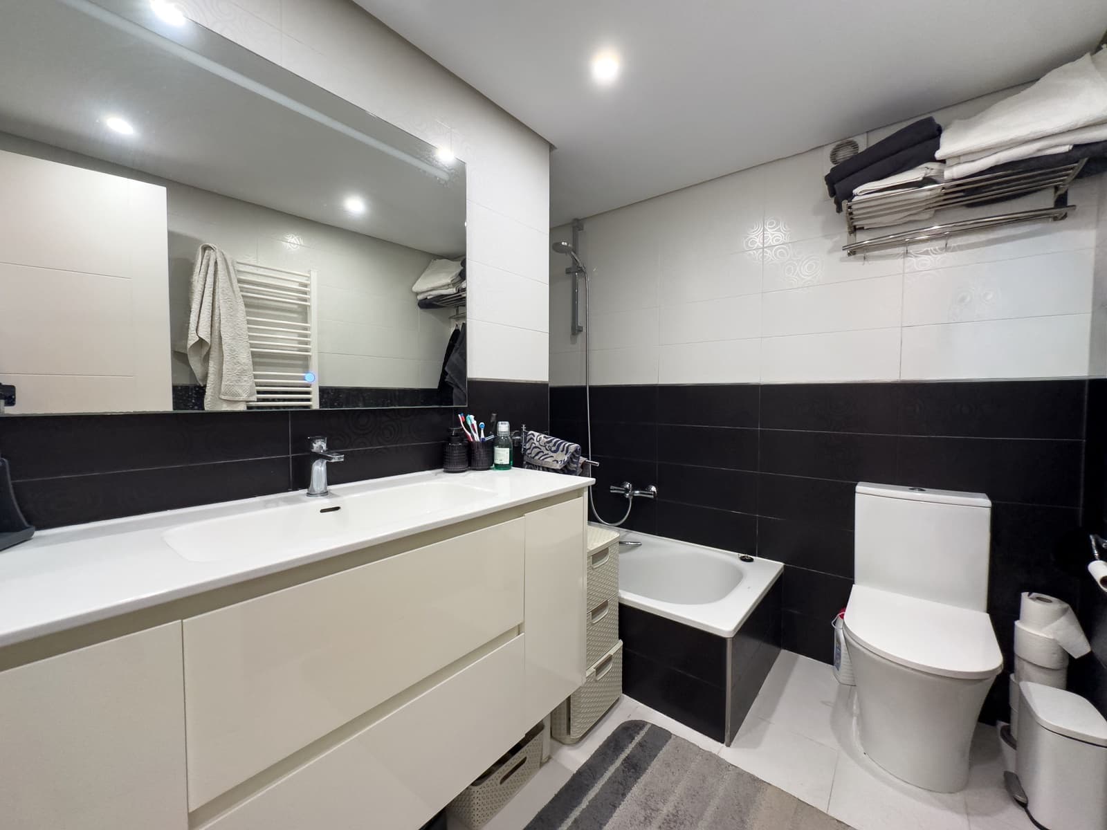 2 Zimmer Apartment zu verkaufen in La Duquesa / Puerto de la Duquesa - 290.000 € (Ref: 9954209)