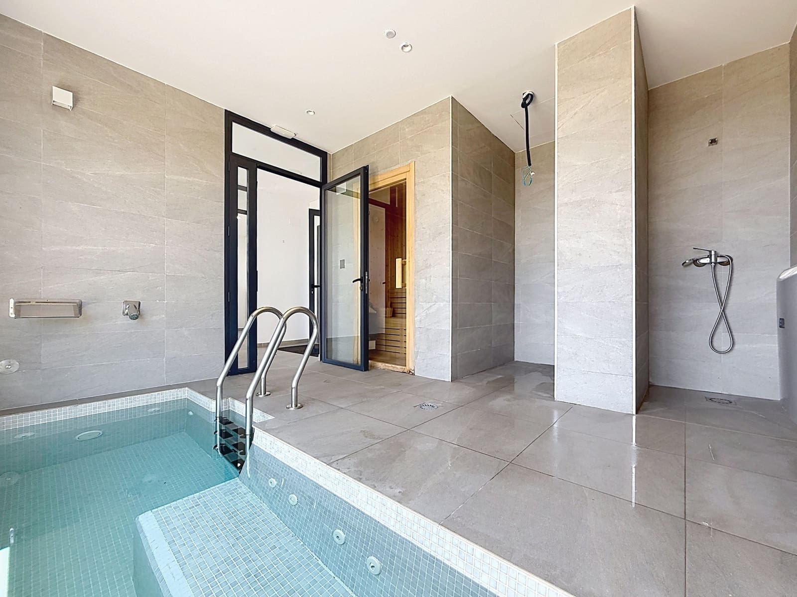 2 slaapkamer Appartement te koop in Manilva met zwembad garage - € 375.000 (Ref: 9957947)