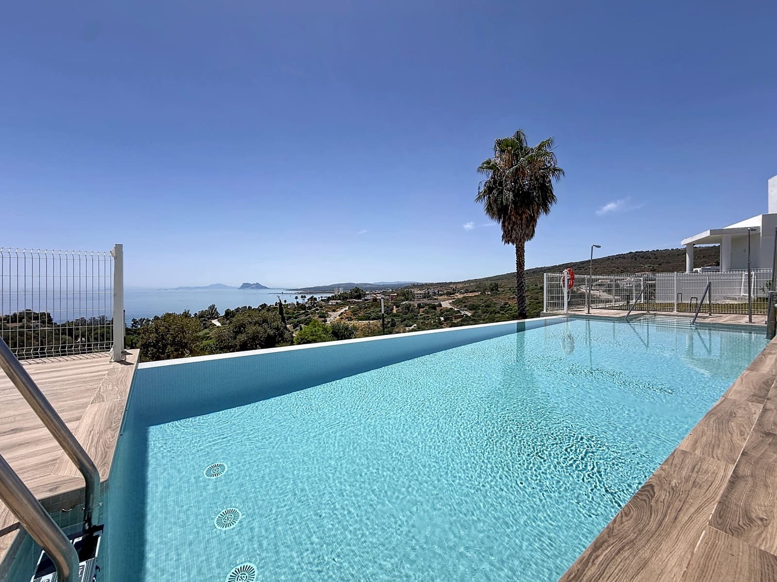 2 slaapkamer Appartement te koop in Manilva met zwembad garage - € 375.000 (Ref: 9957947)