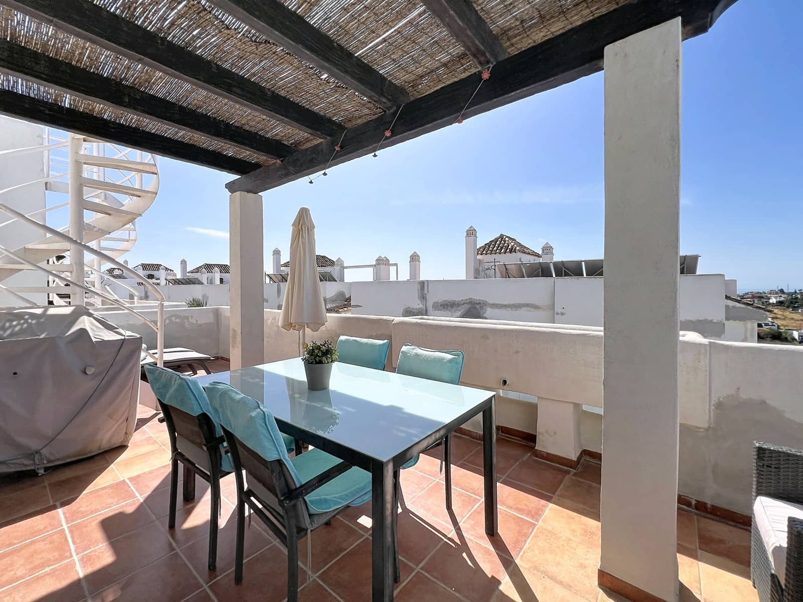 2 slaapkamer Penthouse te koop in Estepona met zwembad garage - € 289.000 (Ref: 9977298)