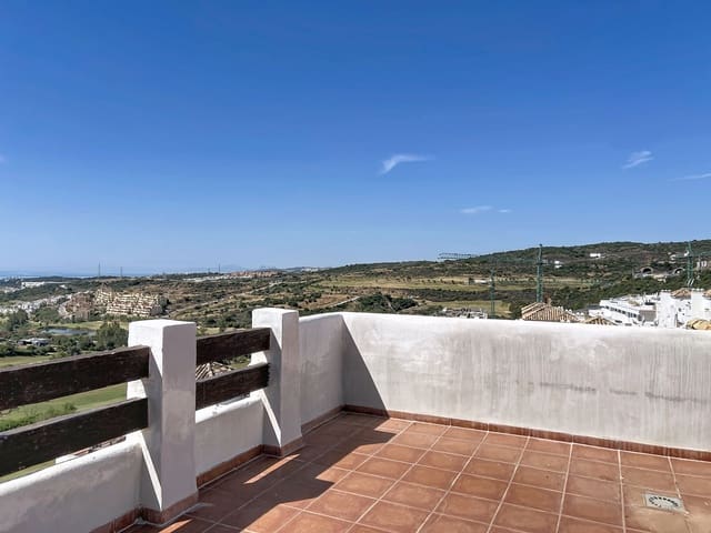 2 bedroom Penthouse for sale in Estepona with pool garage - € 289,000 (Ref: 9977298)
