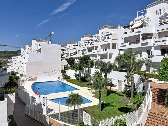 2 bedroom Penthouse for sale in Estepona with pool garage - € 289,000 (Ref: 9977298)