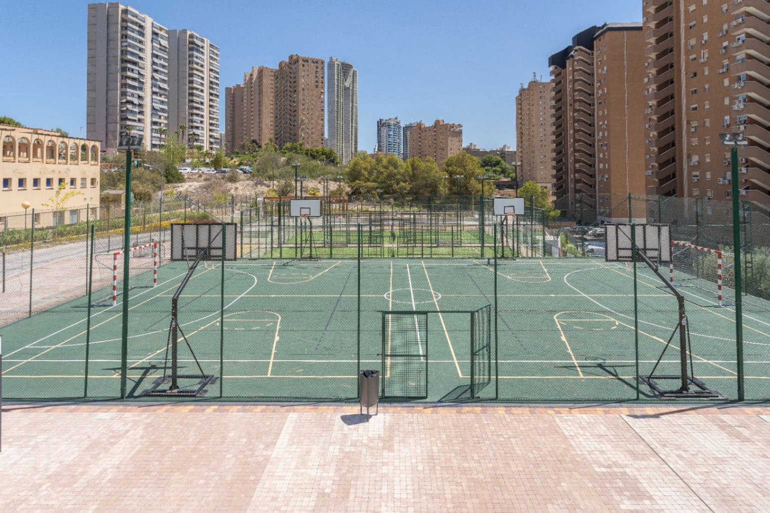 3 bedroom Apartment for sale in Benidorm with pool garage - € 1,025,000 (Ref: 8596265)