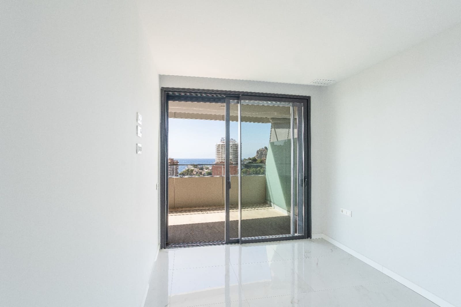 3 bedroom Apartment for sale in Benidorm with pool garage - € 1,025,000 (Ref: 8596265)