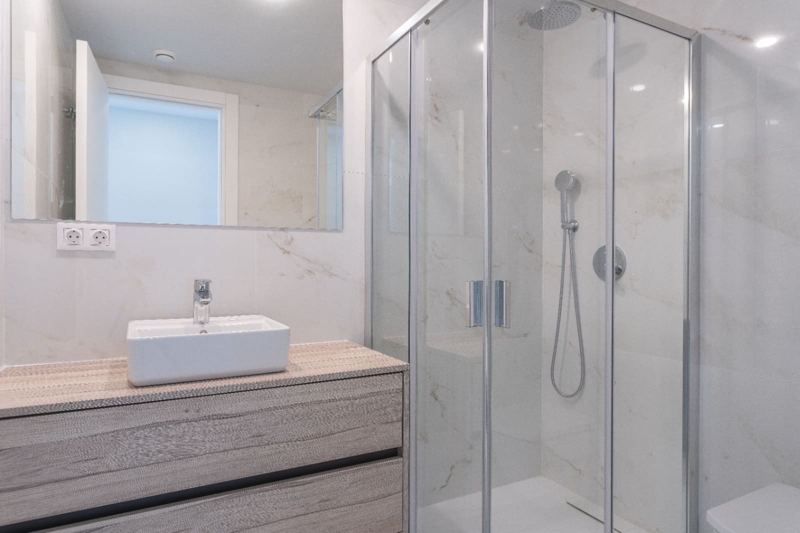 3 bedroom Apartment for sale in Benidorm with pool garage - € 1,025,000 (Ref: 8596265)