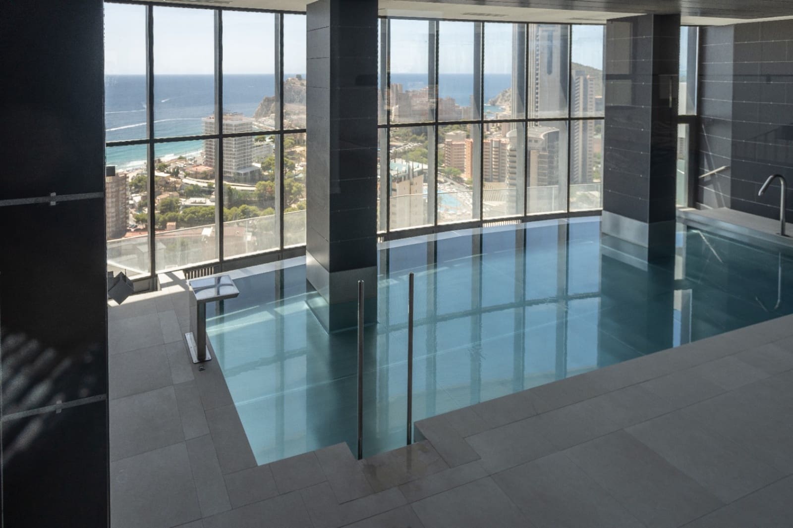 3 bedroom Apartment for sale in Benidorm with pool garage - € 1,025,000 (Ref: 8596265)