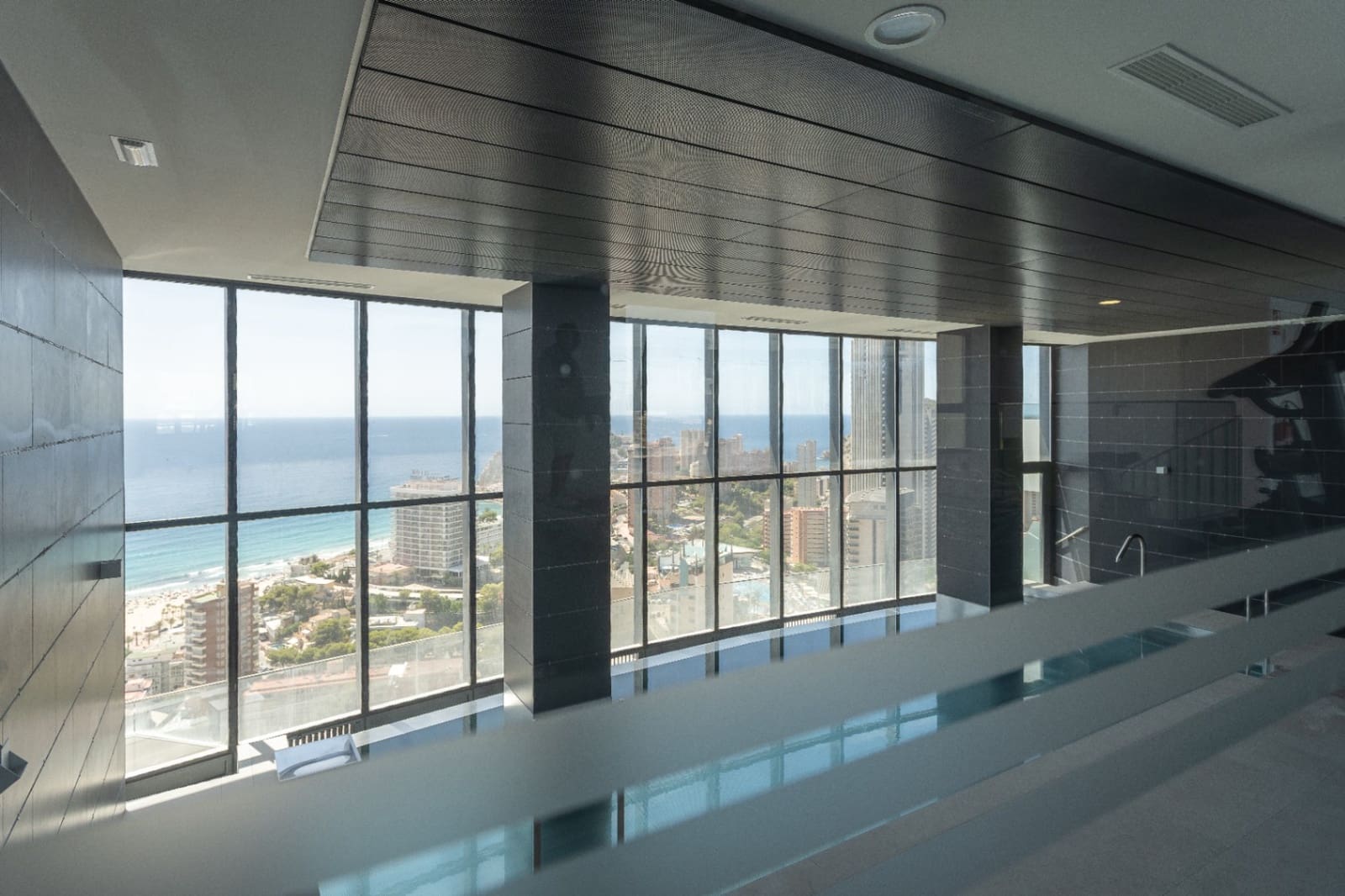 3 bedroom Apartment for sale in Benidorm with pool garage - € 1,025,000 (Ref: 8596265)