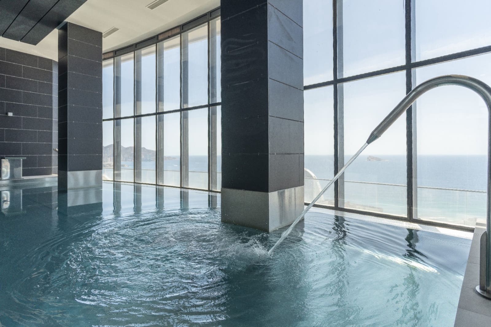 3 bedroom Apartment for sale in Benidorm with pool garage - € 1,025,000 (Ref: 8596265)